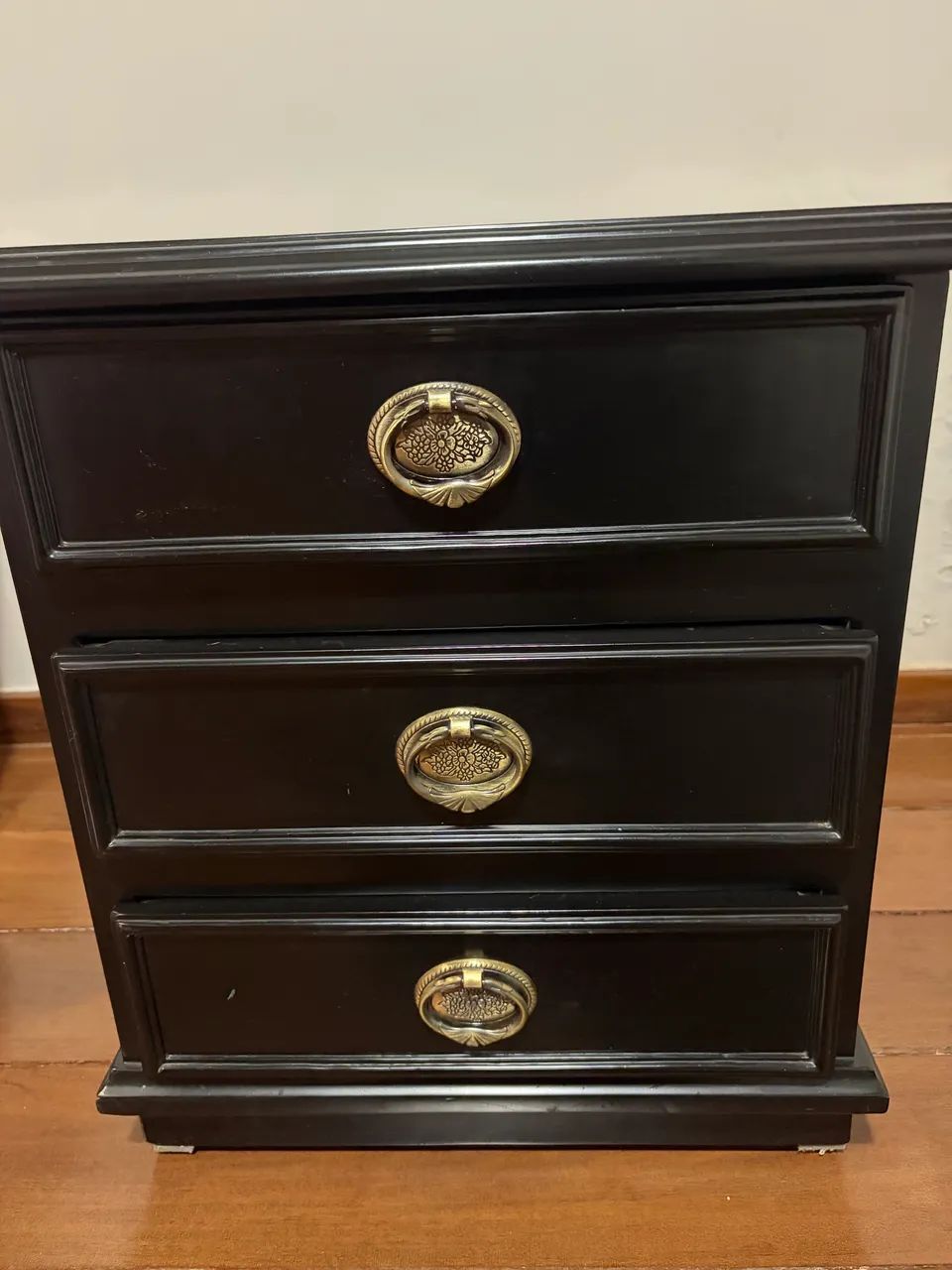 Mesa de Cabeceira Antiga Restaurada - Laqueada em Preto - Foto 2