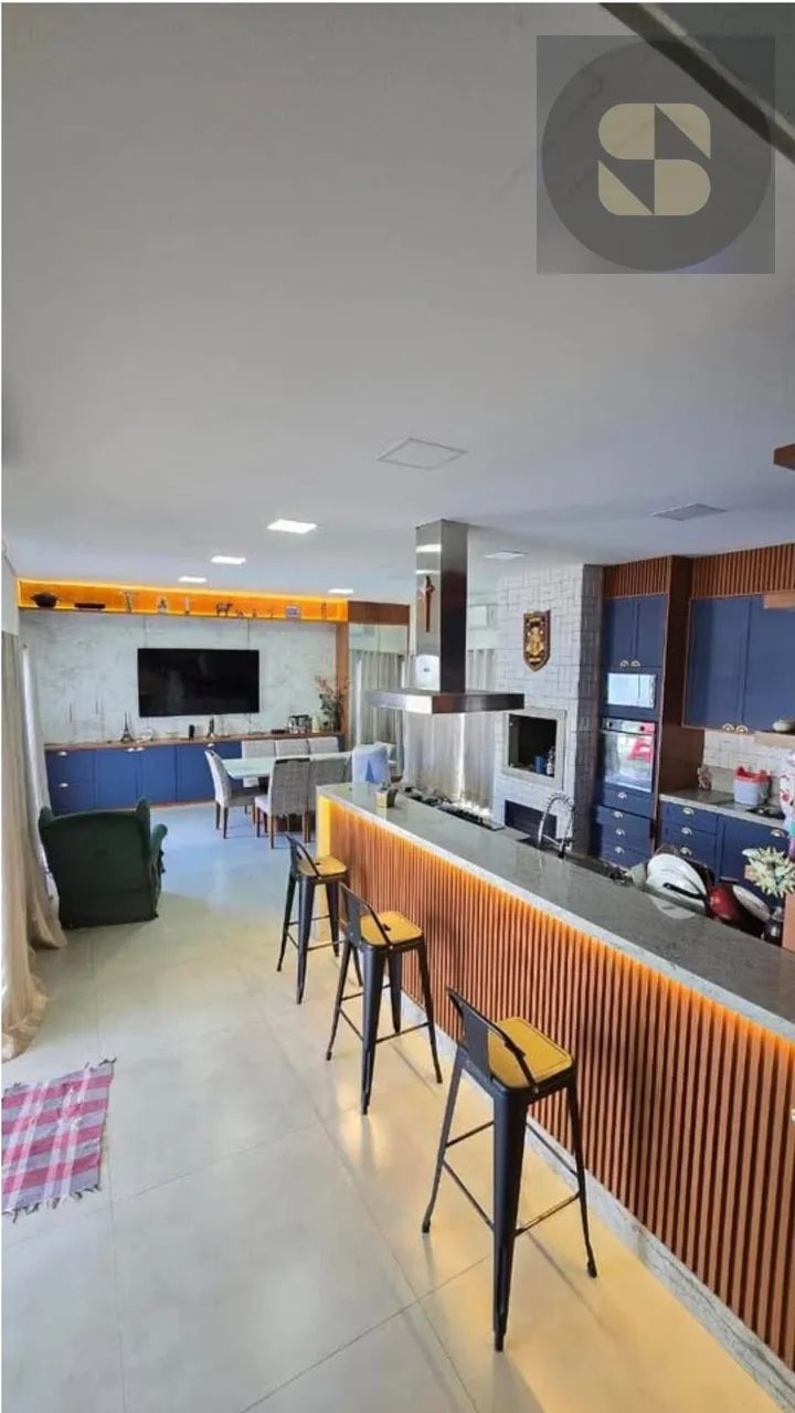 Casa em Santa Rosa, Cuiabá: 4 Suítes e 262m²