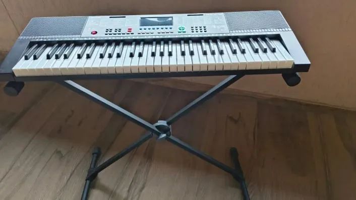 Teclado Yamaha spring T 61