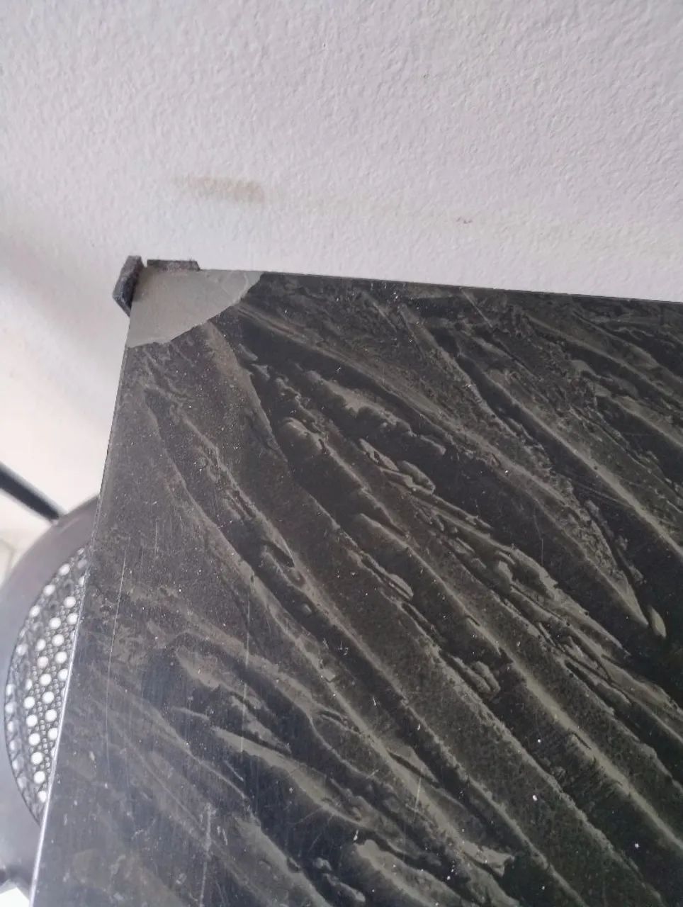 Vendo mesa com tampão de pedra removível + 4 cadeiras  - Foto 2