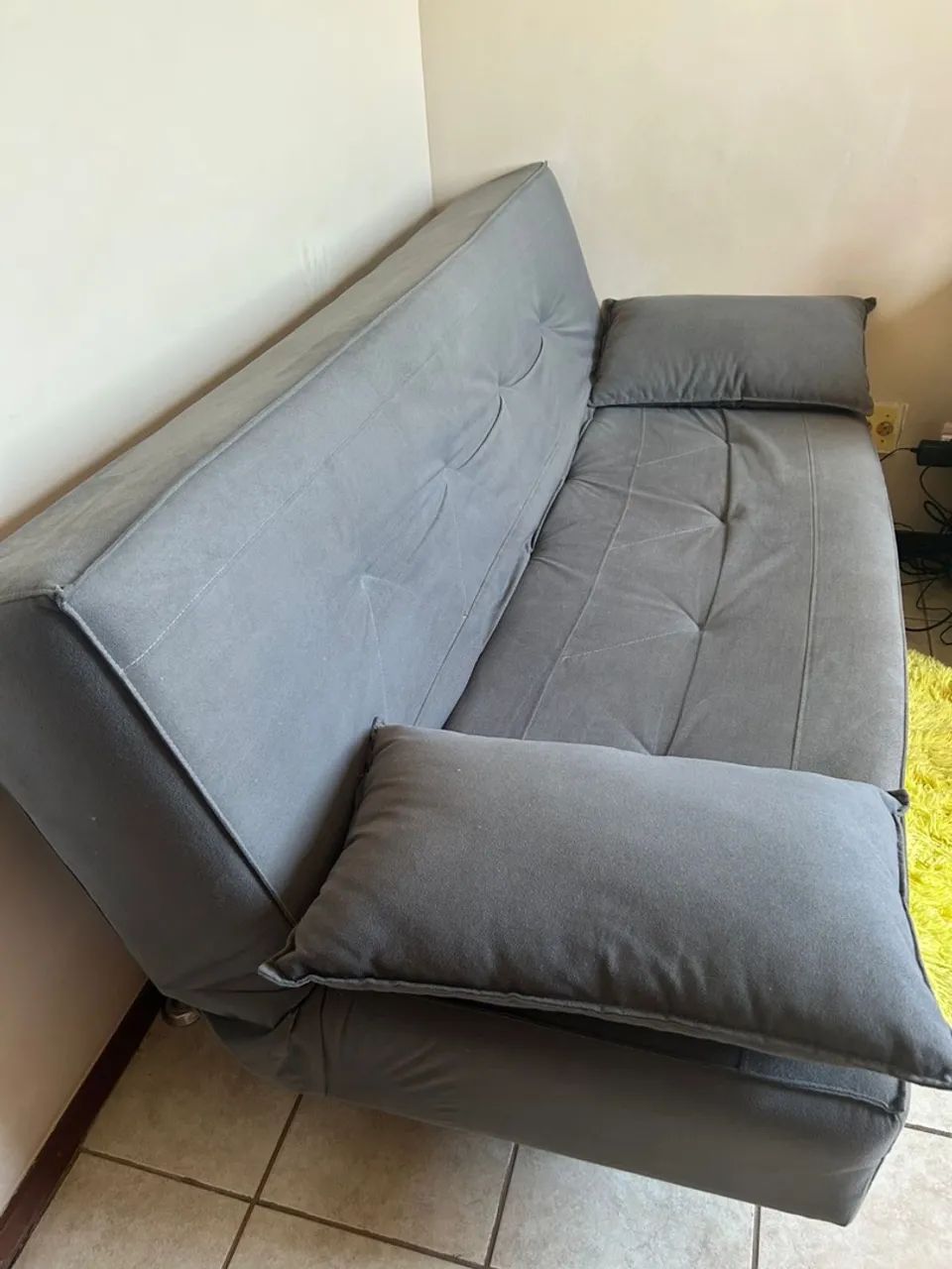 Sofá Cama Clic-Clac Cinza 3 Lugares c/ 2 Almofadas - Ótimo Estado - Foto 2
