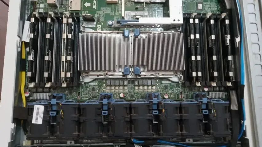 Servidor HP DL360 G7 2x Xeon 12/24 64GB ram - Foto 4