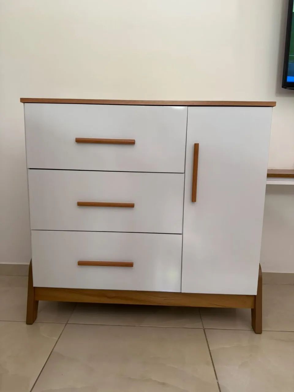Cômoda muito linda e bem conservada 