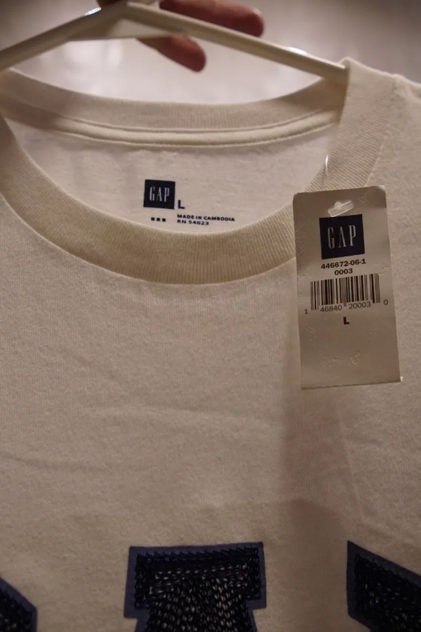 Camiseta GAP bordado - Foto 4