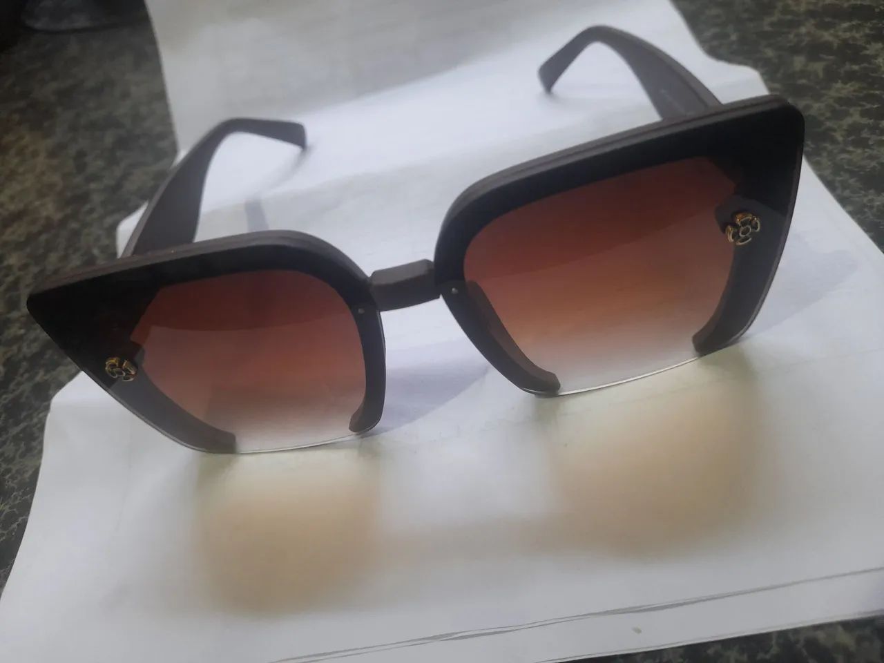 Vendo este óculos de proteção  al sol en bom estado de uso 