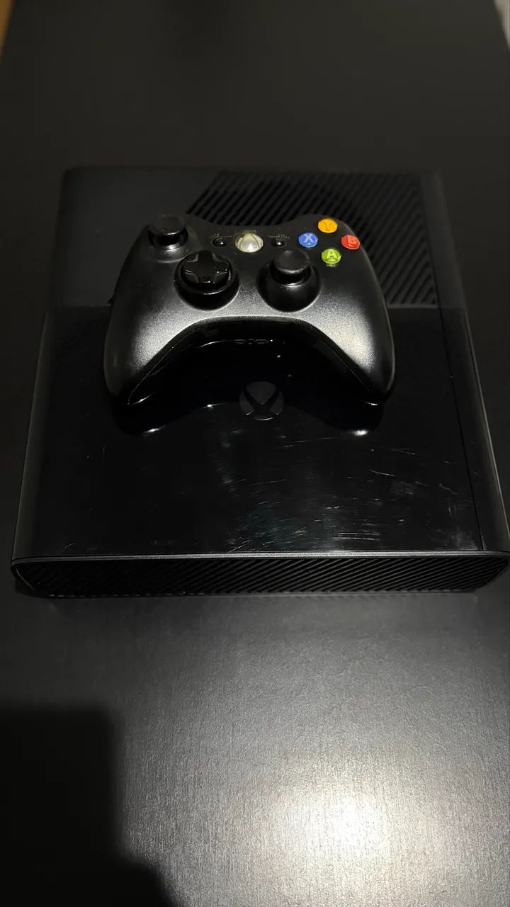 XBOX 360 - Super Slim - MUITO NOVO. - Foto 2