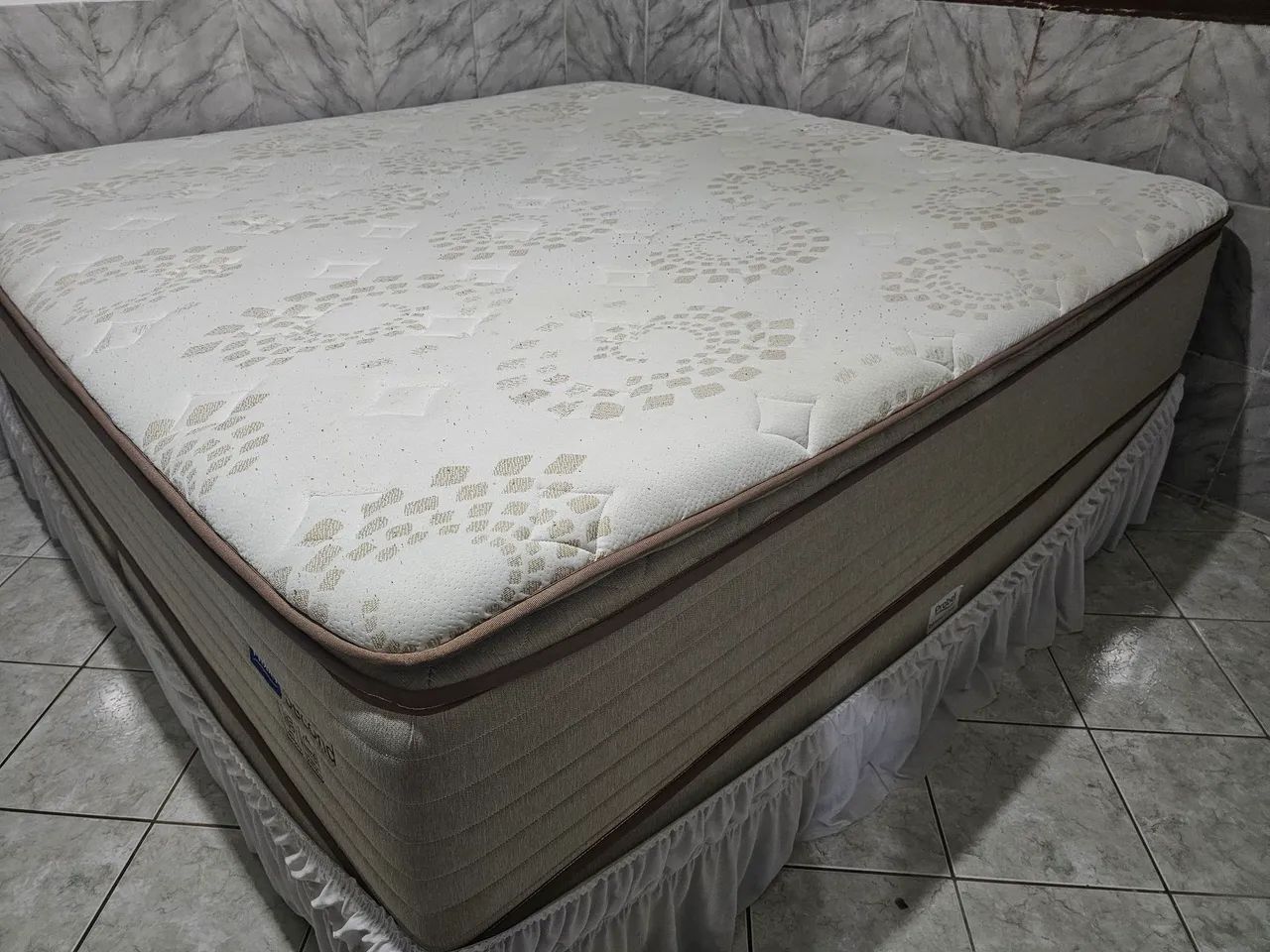 Cama king D45 colchão e base