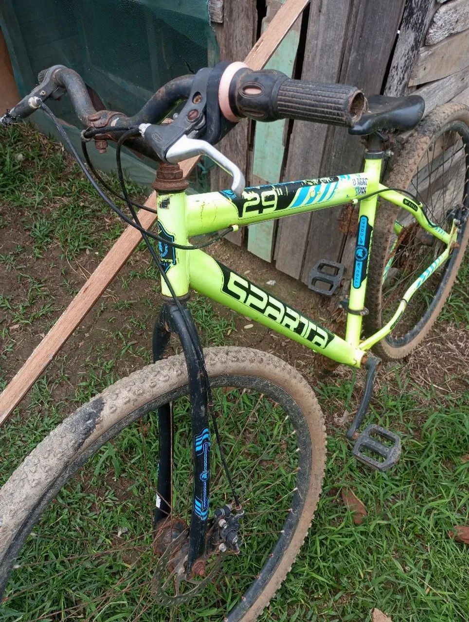 Vendo uma bicicleta 