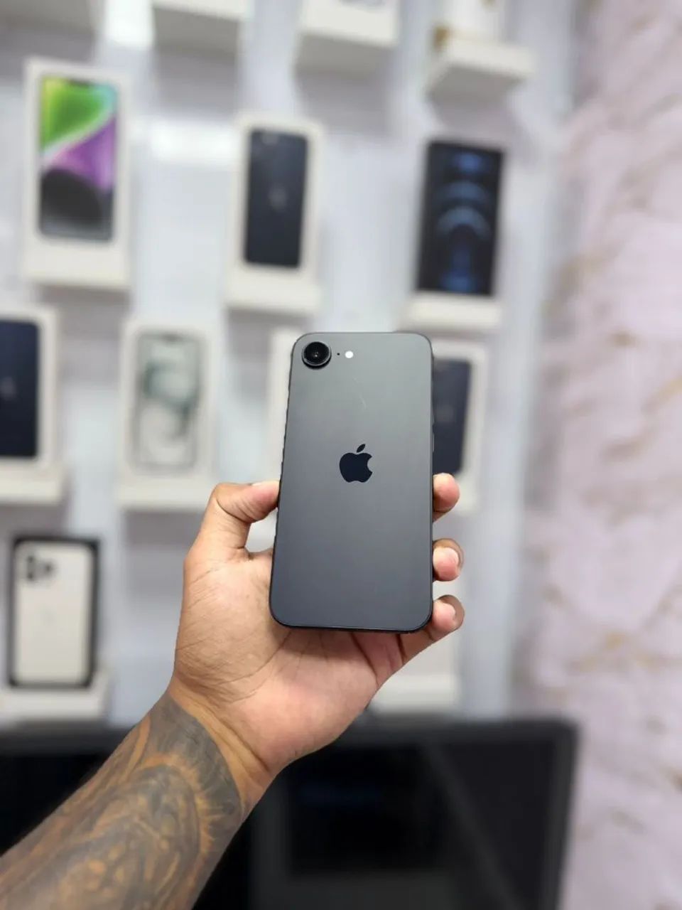 IPHONE 16e 256GB PRETO<br>R$ 3.499,00 TOP
