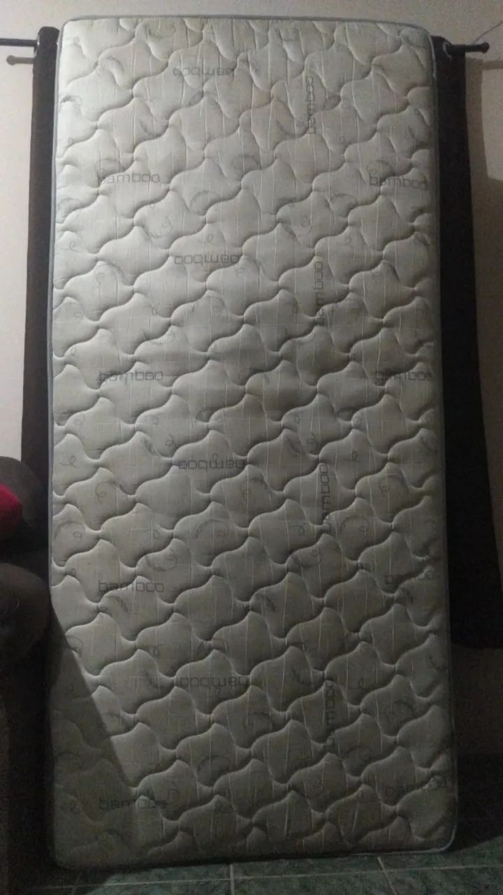 Cama box solteiro de mola.