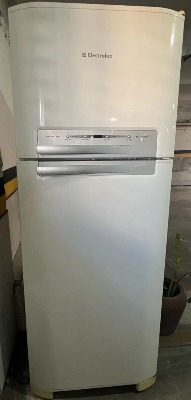 Refrigerador ELETROLUX DF46  