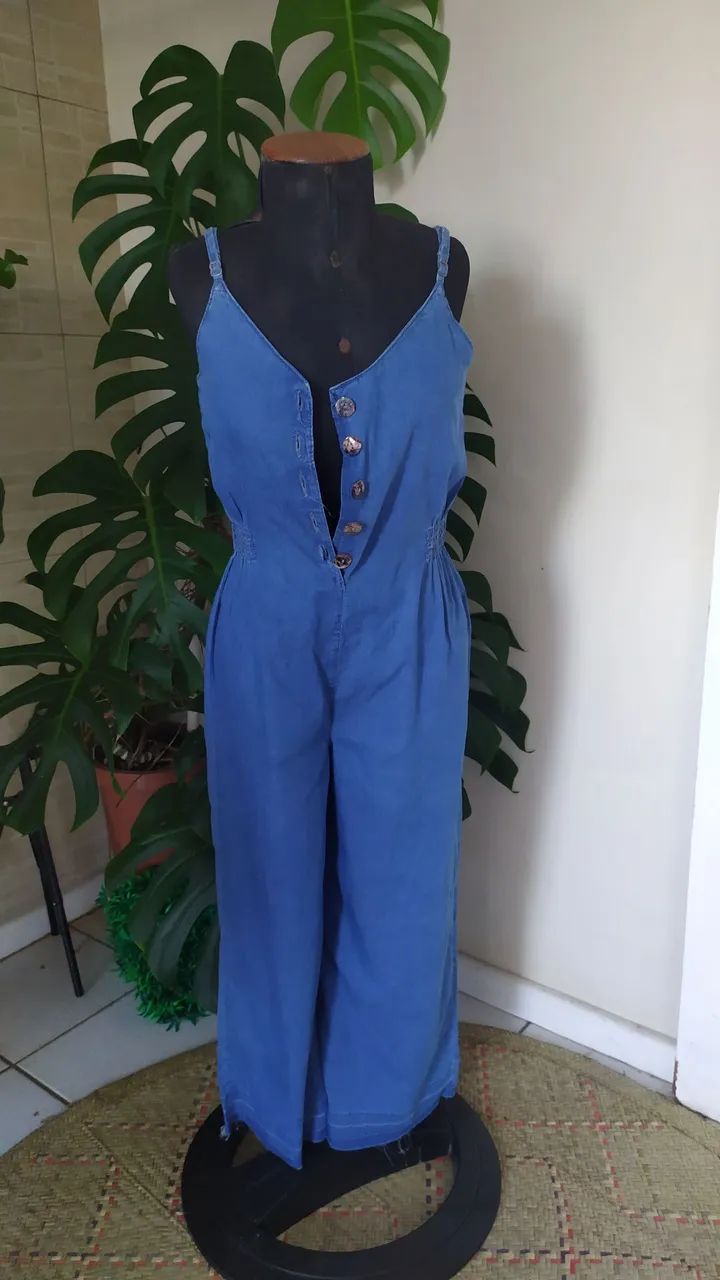 Macacão jeans elástico na cintura e alça ajustável  - Foto 4