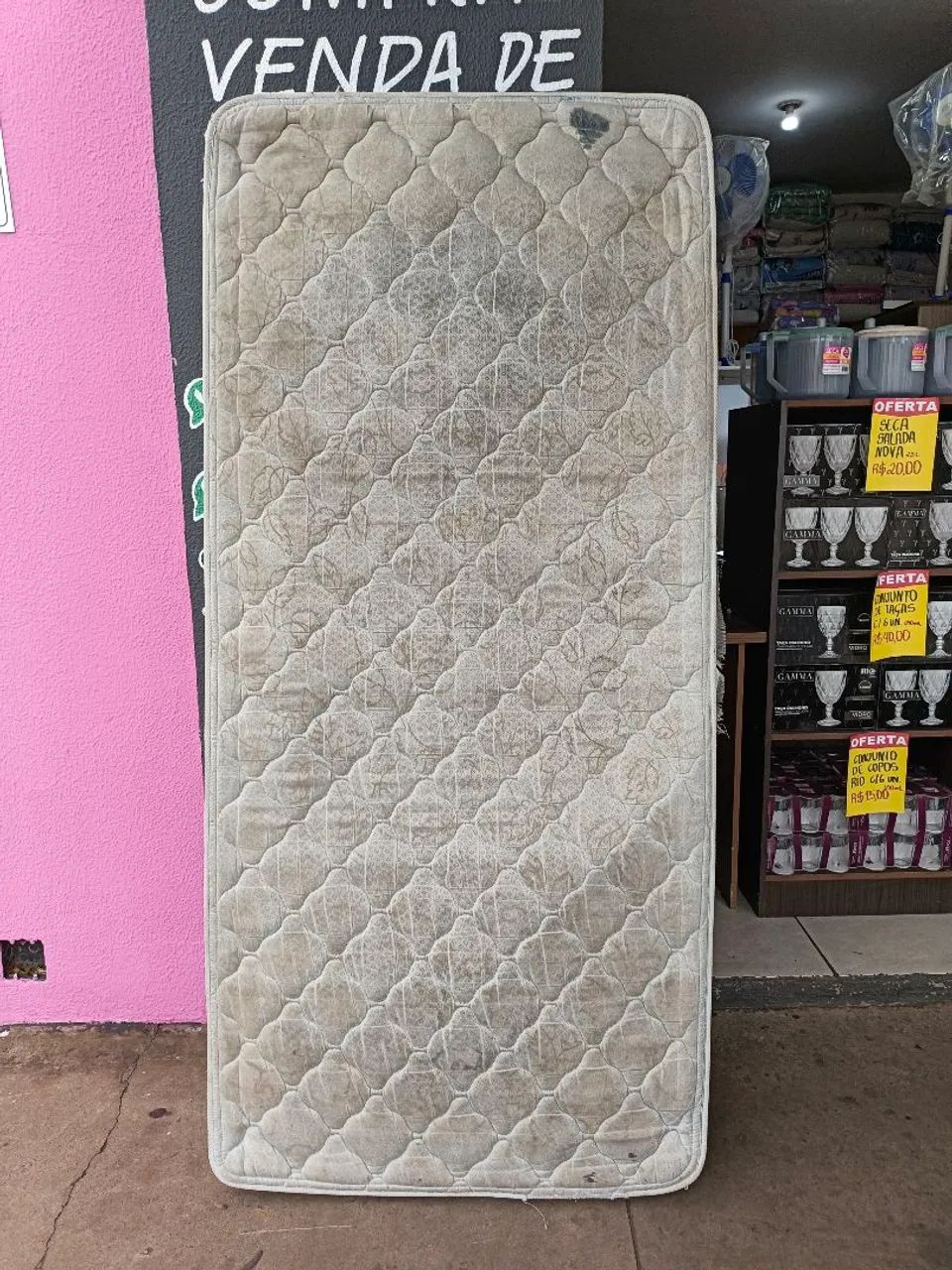 Colchão de solteiro Probel espuma com molas usado em bom estado 