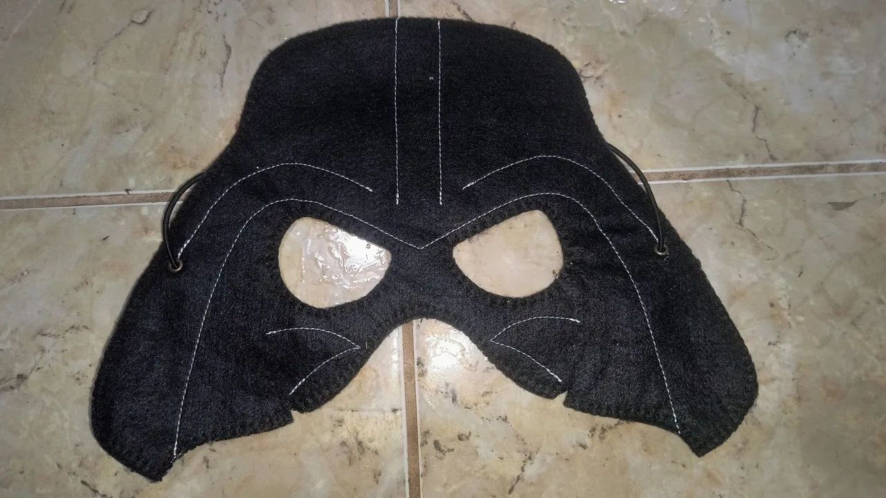 Máscara de feltro do Darth Vader