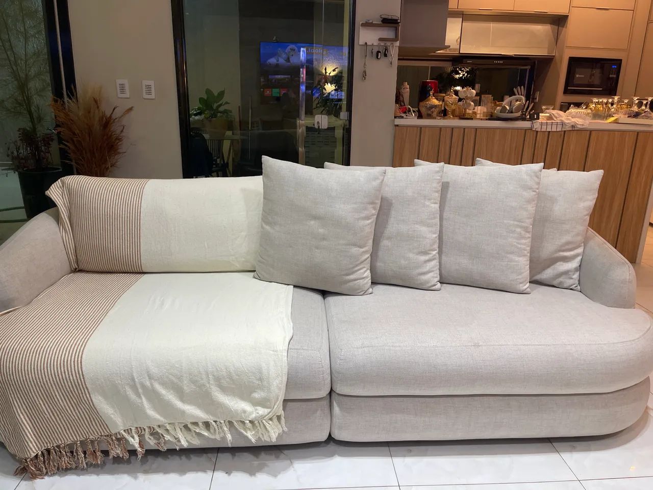 Sofá régio 2.70  em excelente estado 6 lugares  - Foto 4