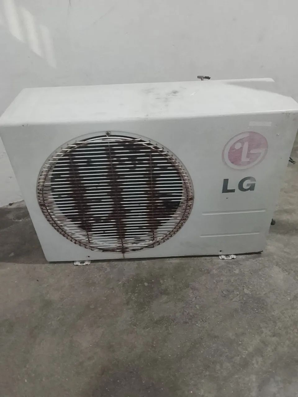 Máquina de 18.000 com defeito e um compressor de 30.000 BTUs  funcionando 
