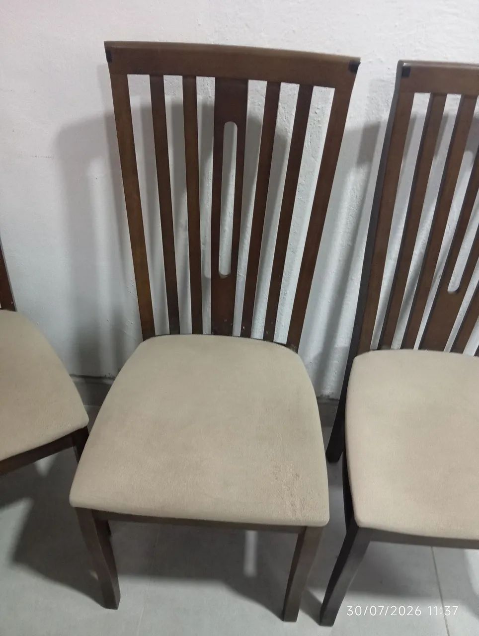 Vendo mesa de vidro com 4 cadeiras  - Foto 3