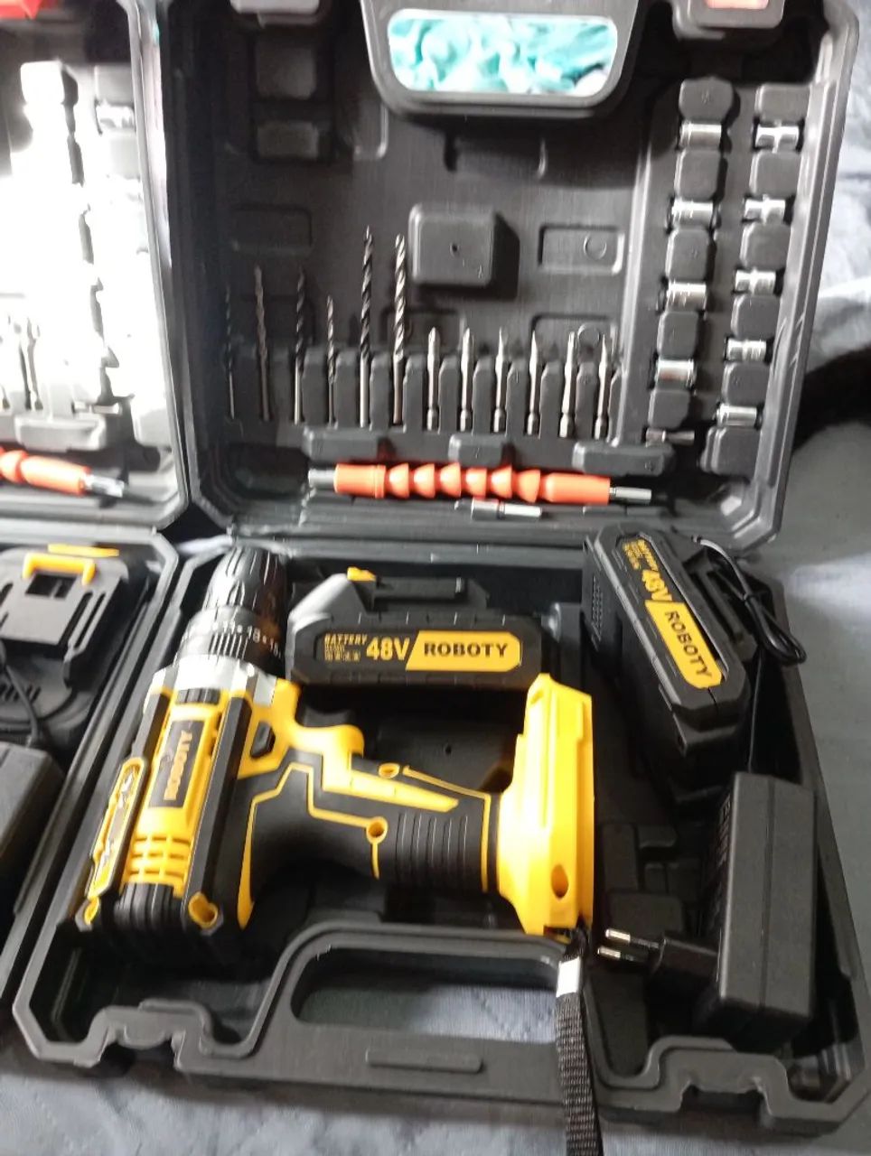 Parafusadeira Furadeira 48V 2 Baterias Com Maleta e Acessórios