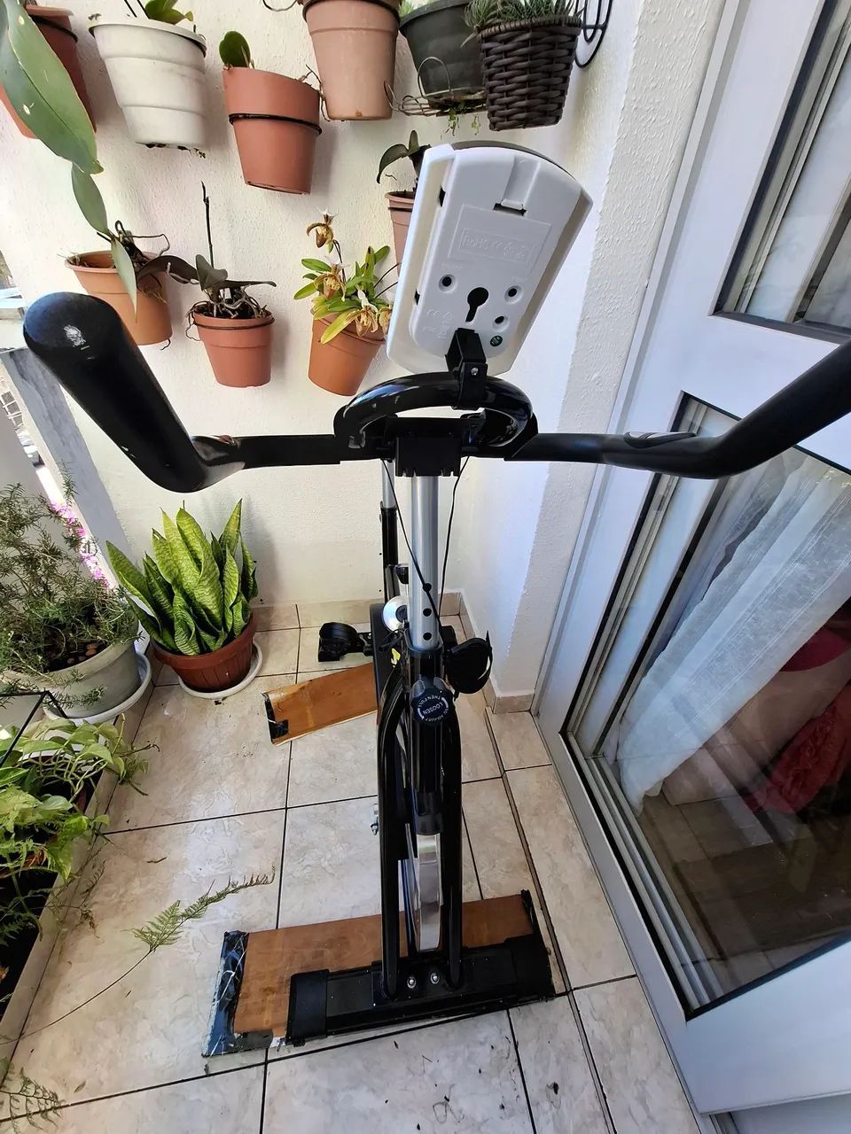 Bicicleta Spinning com roda de inércia de 13K - Foto 3