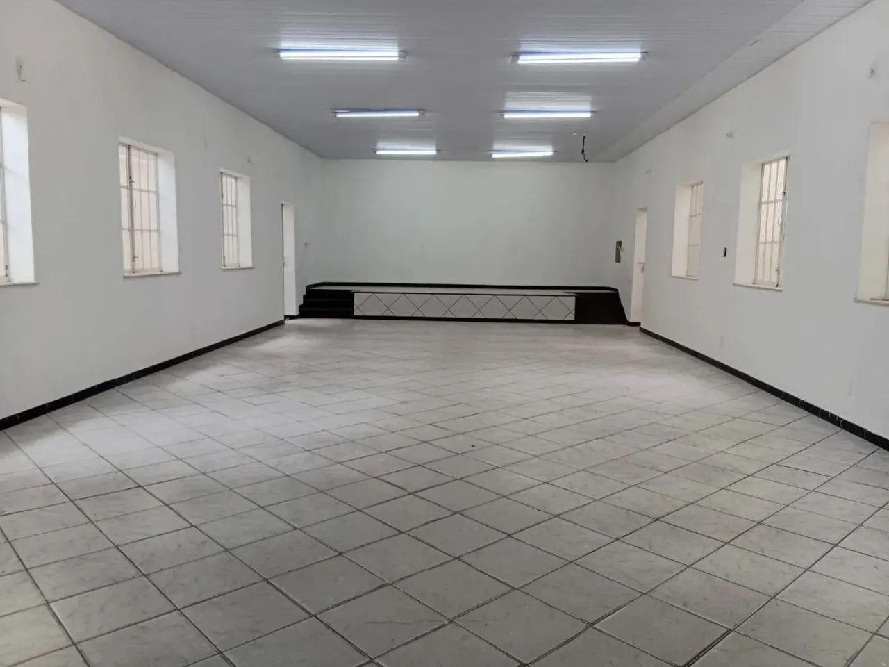 Sala Comercial para Venda em Macaé, Engenho da Praia, 2 banheiros - Foto 4
