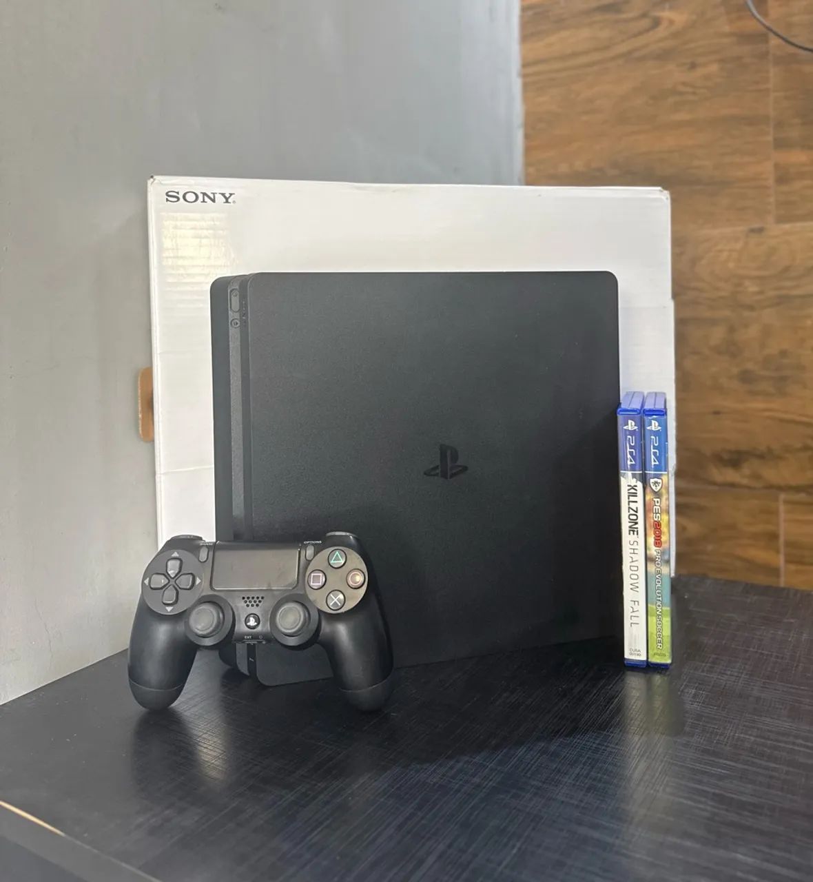 PS4 Slim - 1TB | Caixa + 2 Jogos