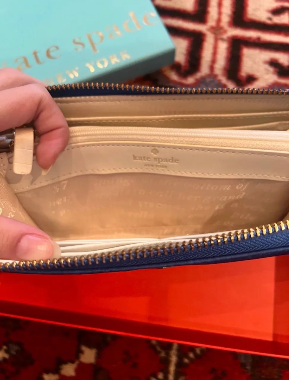 Carteira Kate spade azul e branca  - Foto 5