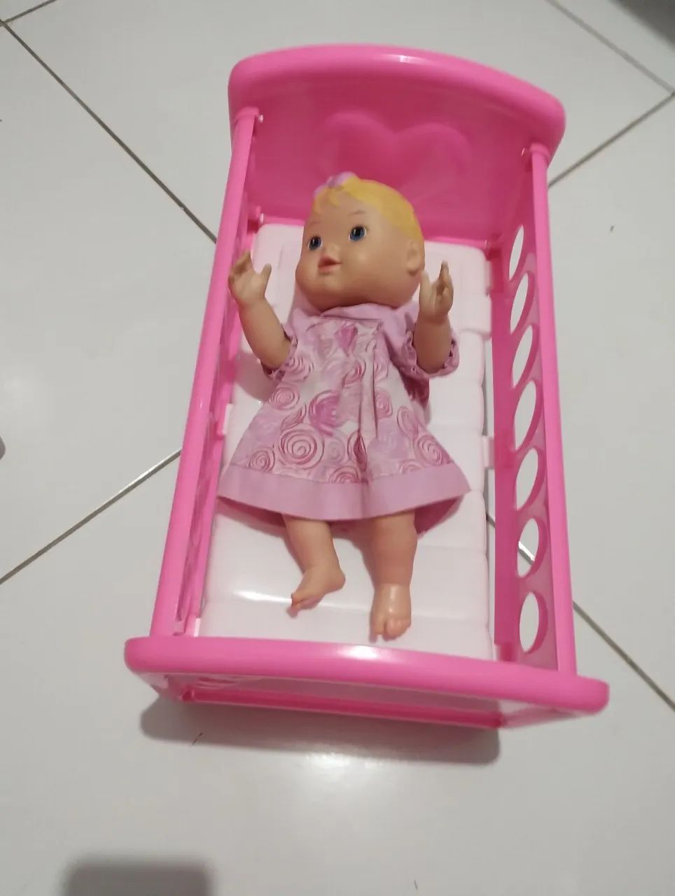 Berço infantil acompanha a boneca  - Foto 3