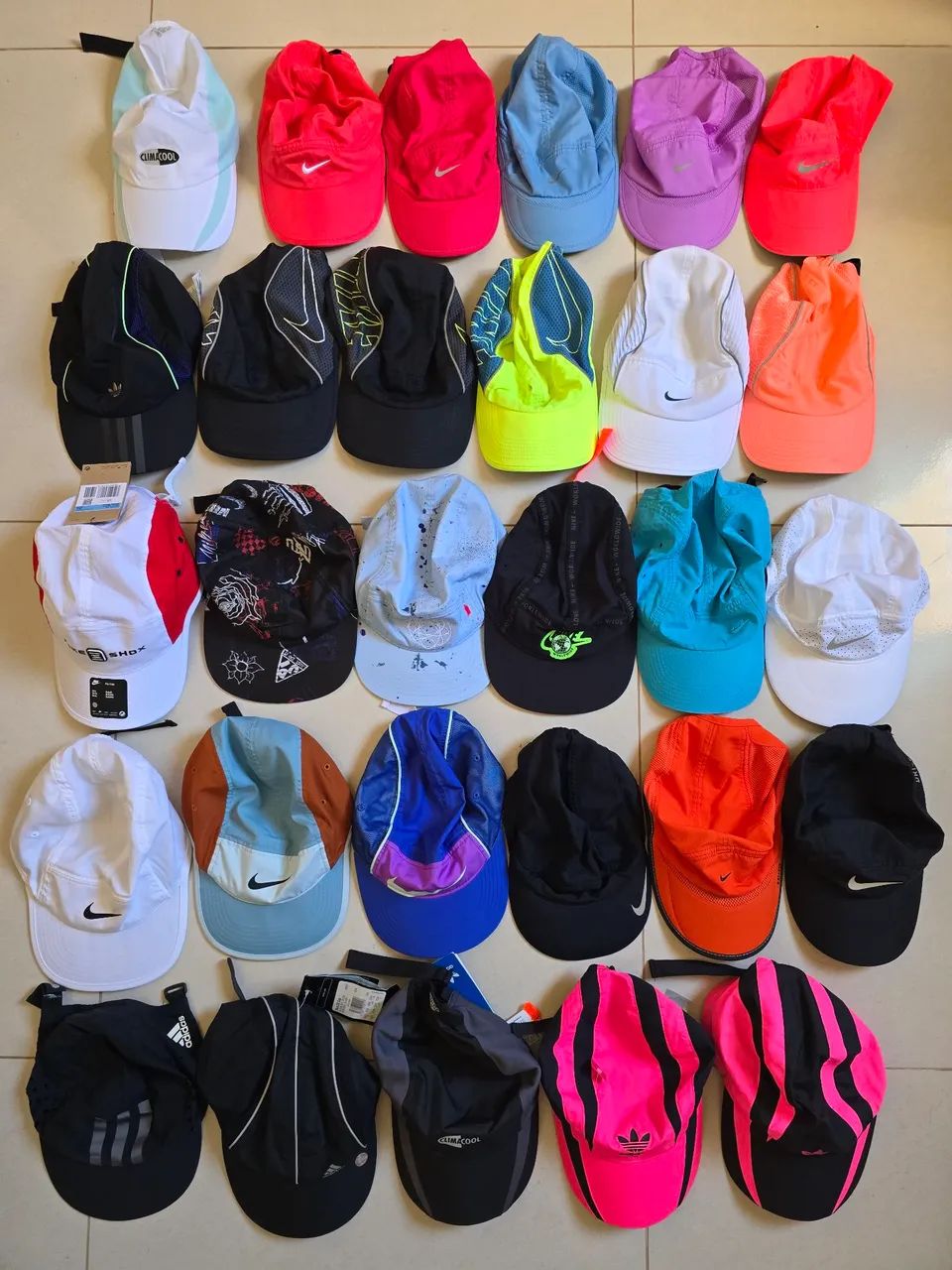 Boné nike e Adidas  kit com 29 unidades