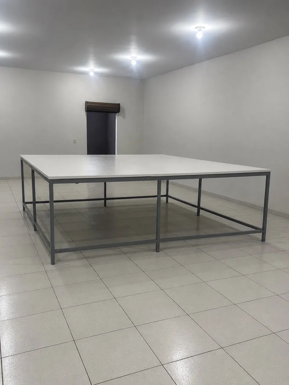 Mesa de corte em bom estado