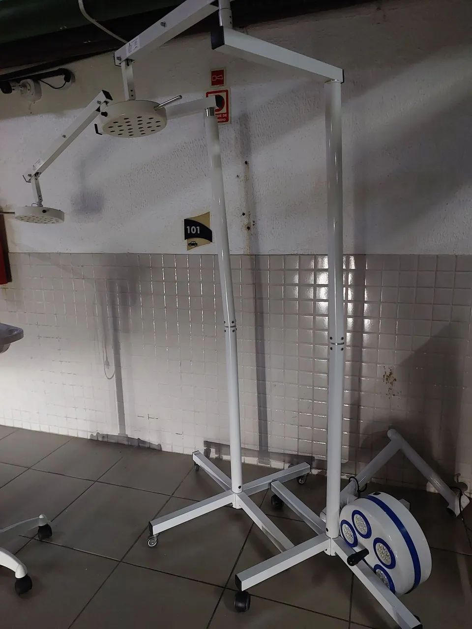 foco cirúrgico com 24 leds com pedestal - Foto 4