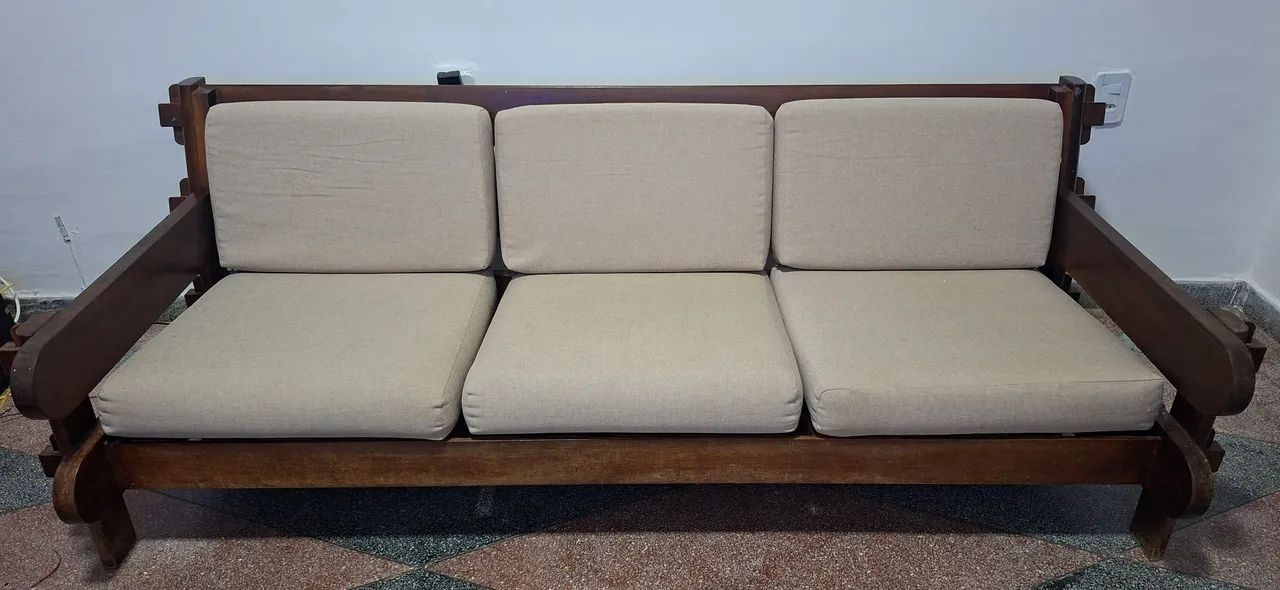 Conjunto com 2 Poltronas + sofa de três lugares, em Madeira Maciça Nobre, Estilo anos 70/8 - Foto 4
