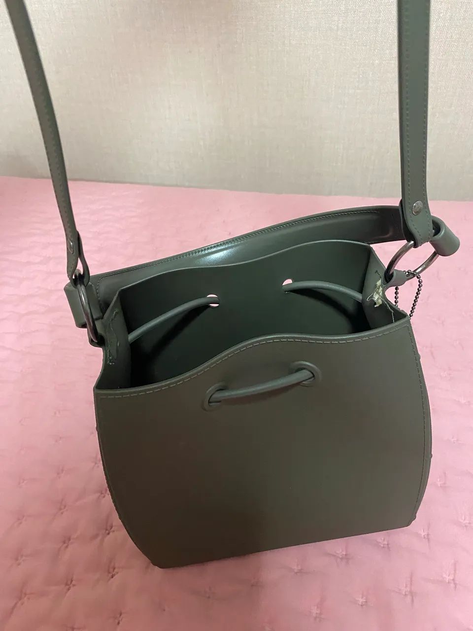 Bolsa Santa Lolla verde estilo bucket - linda e moderna - Bolsas