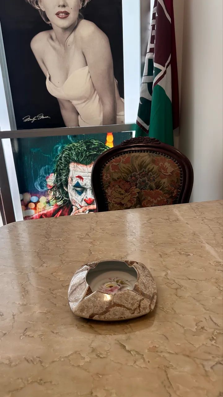 Belíssima peça de porcelana - Cinzeiro Pintura a mão  - Foto 3