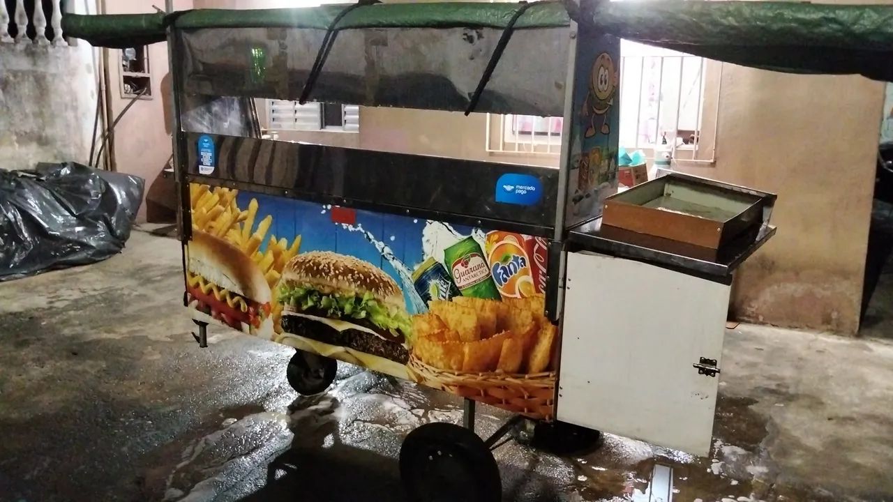 Vende-se Carrinho de pastel, lanche e outros .