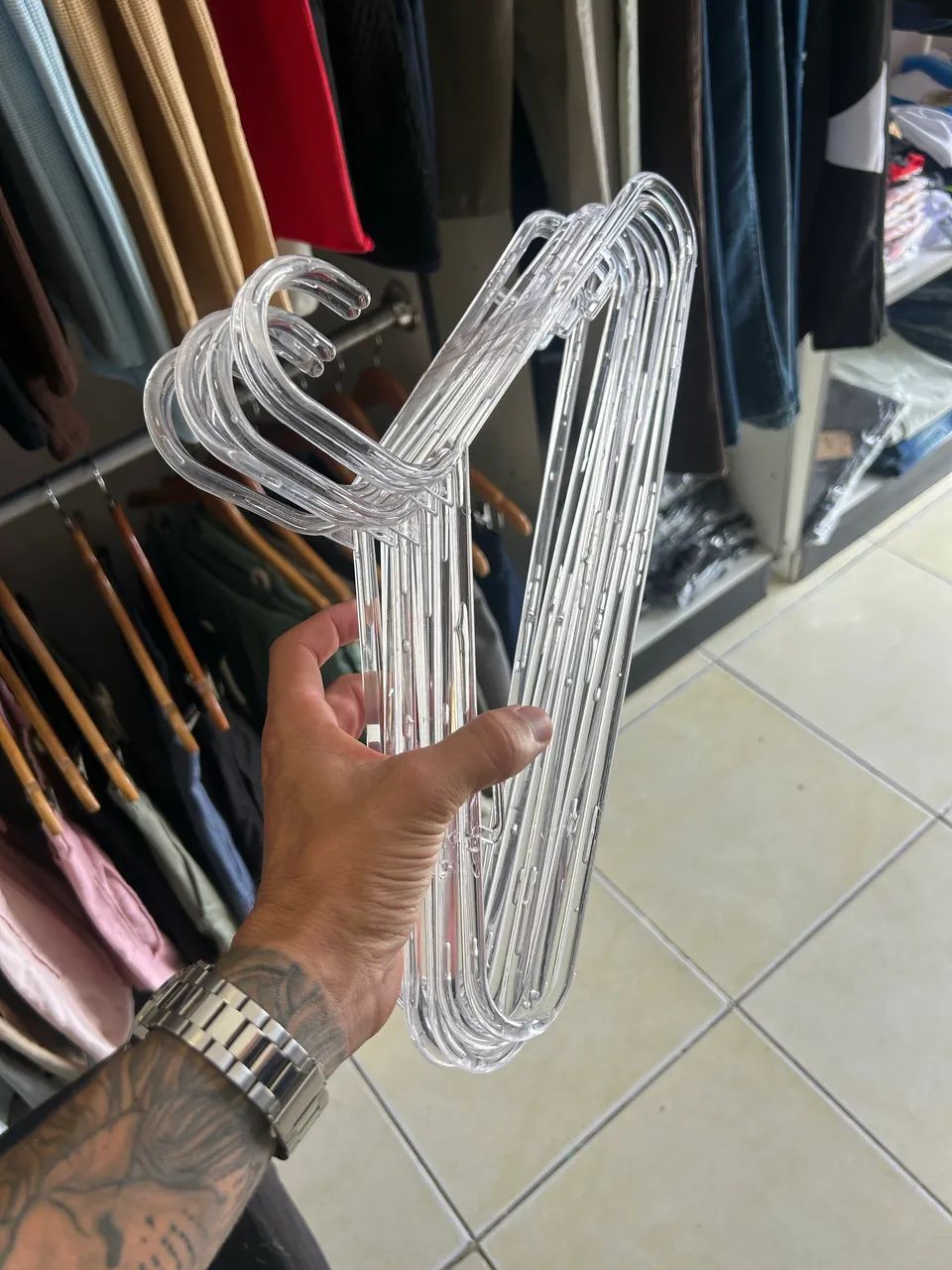 35 cabides + 9 ganchos  - Foto 3