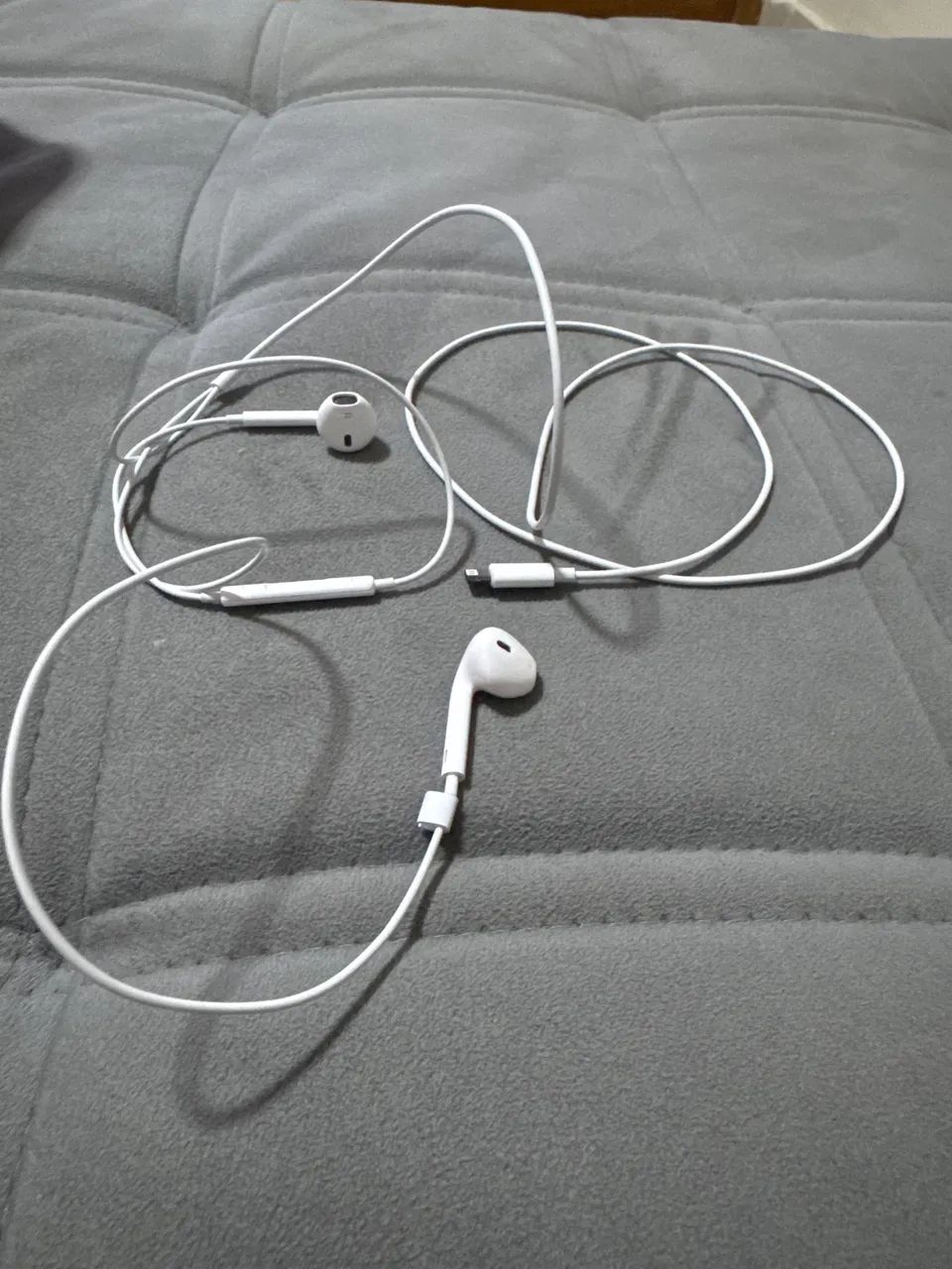 Fone de ouvido com fio apple 