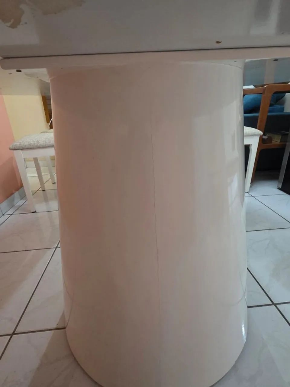 Mesa de jantar redonda em laca branca e base em cone - Foto 4