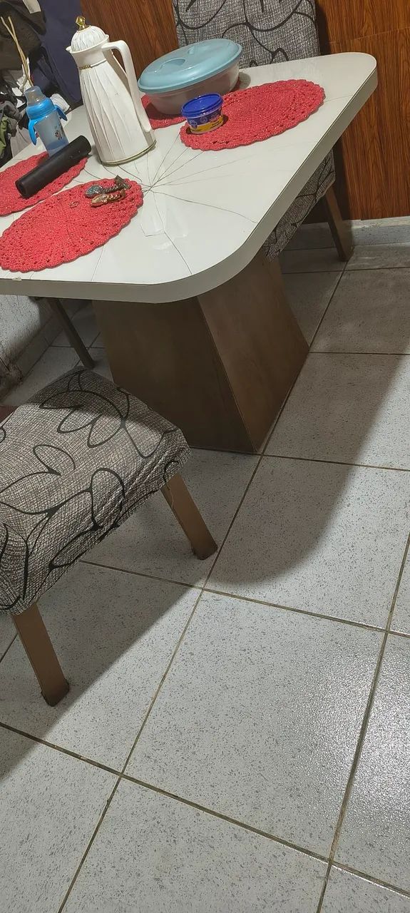 Mesa com 4 cadeiras  - Foto 3