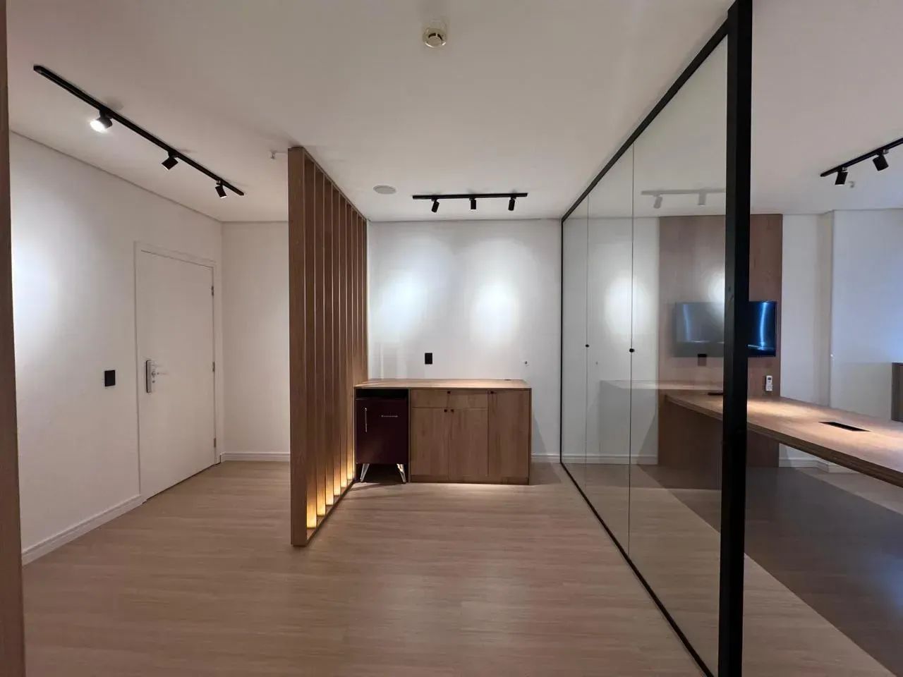 Sala nova, mobiliada, disponível para locação - Foto 5