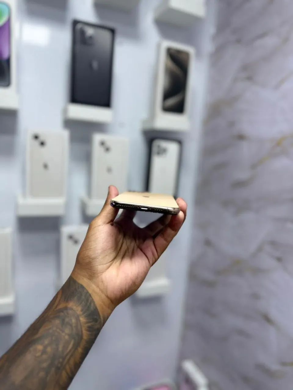 IPHONE 11 PRO MAX 64GB GOLD<br>R$ 1.550,00 - Foto 5