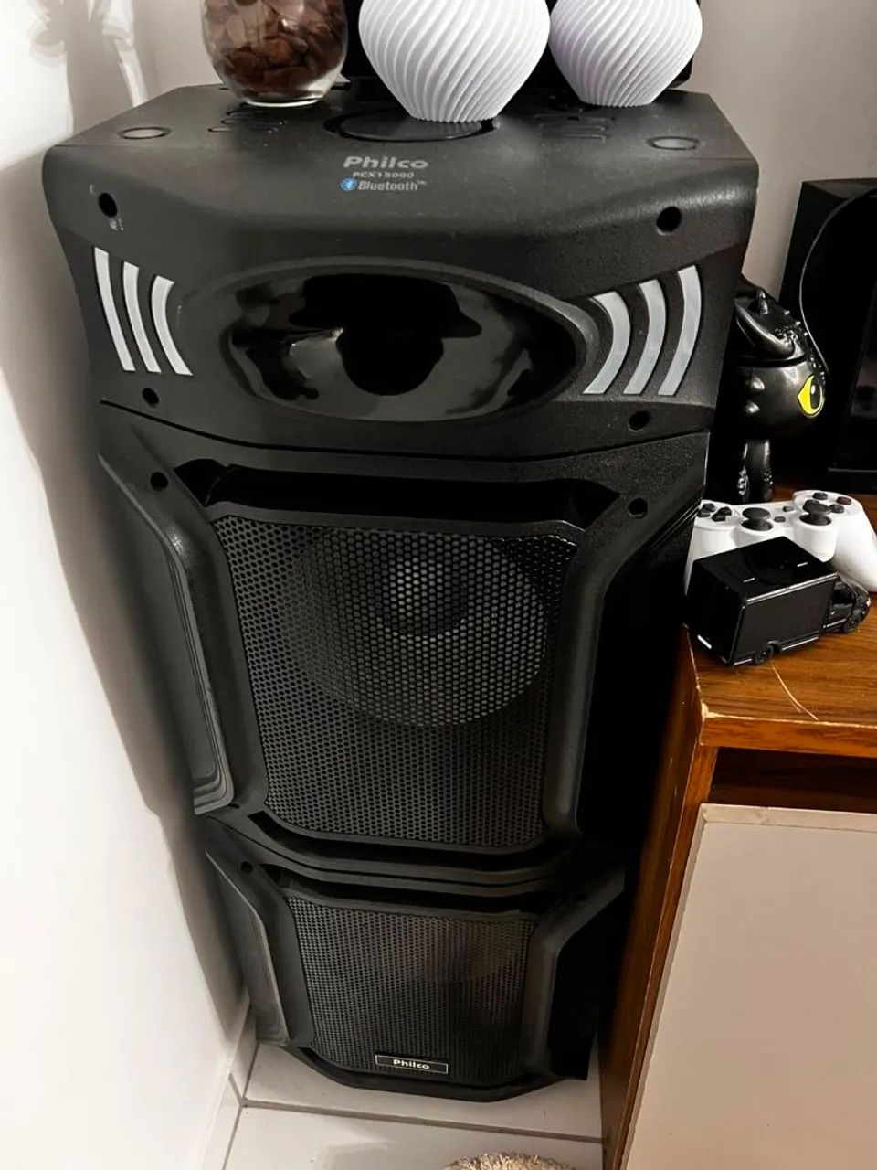 Caixa de som Bluetooth e leds.