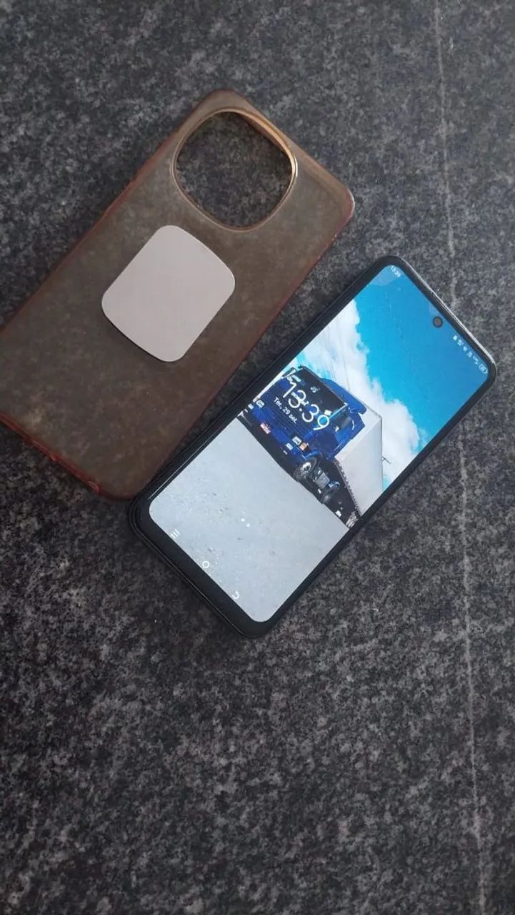 Celular usado e muito bom estado 