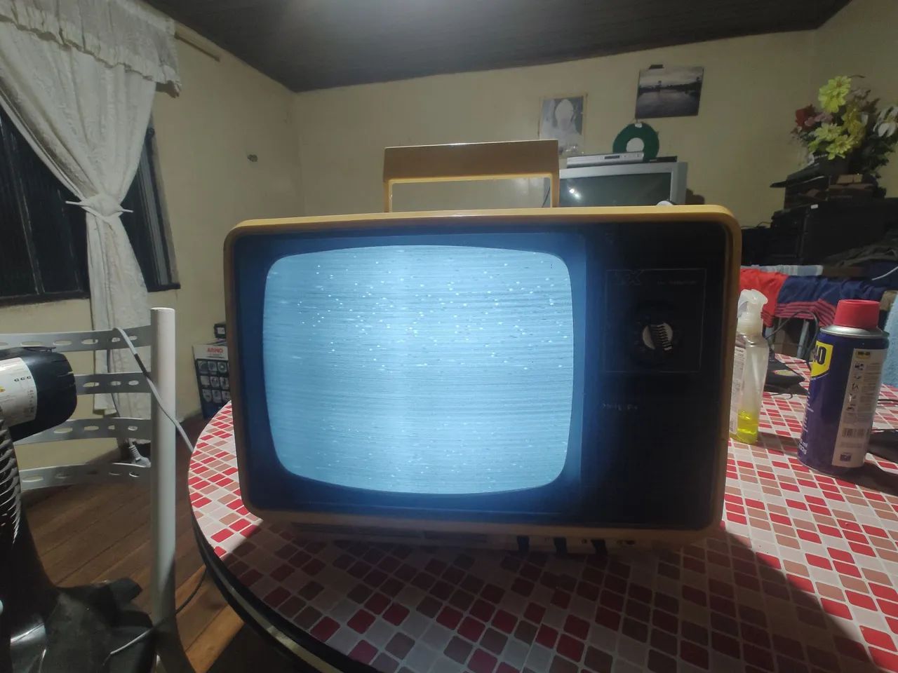  TV Portátil Philips TX Vintage - Item de Colecionador (Funcionando)