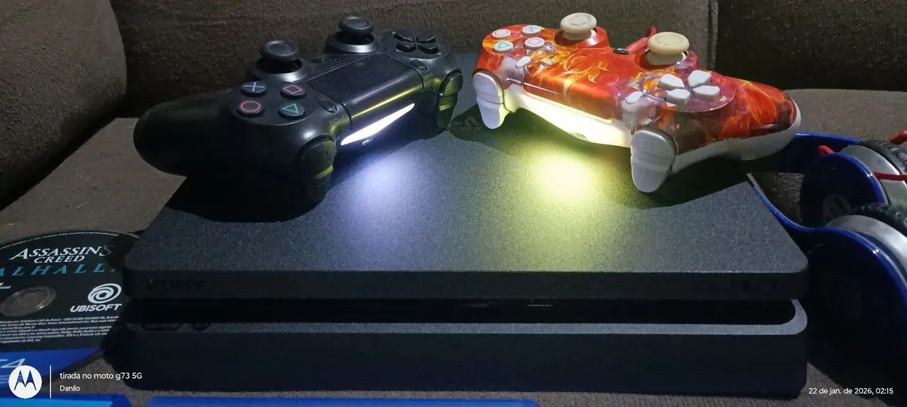 PS4 slim 2 controles 5 jogos  - Foto 3