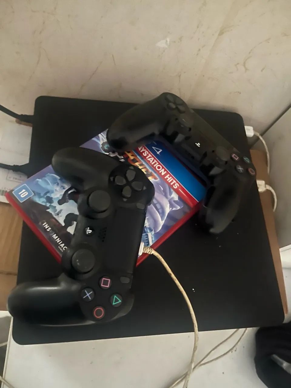 Ps4 1Tera + 2 controles 