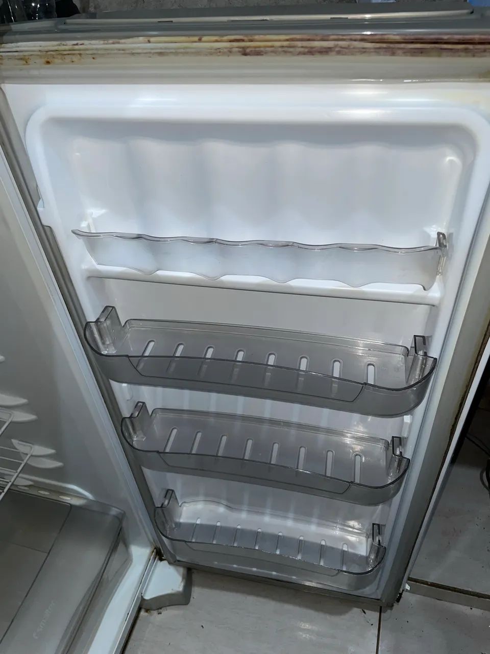     Geladeira Esmaltec Duplex 276 Litros - Bom Estado - Foto 4