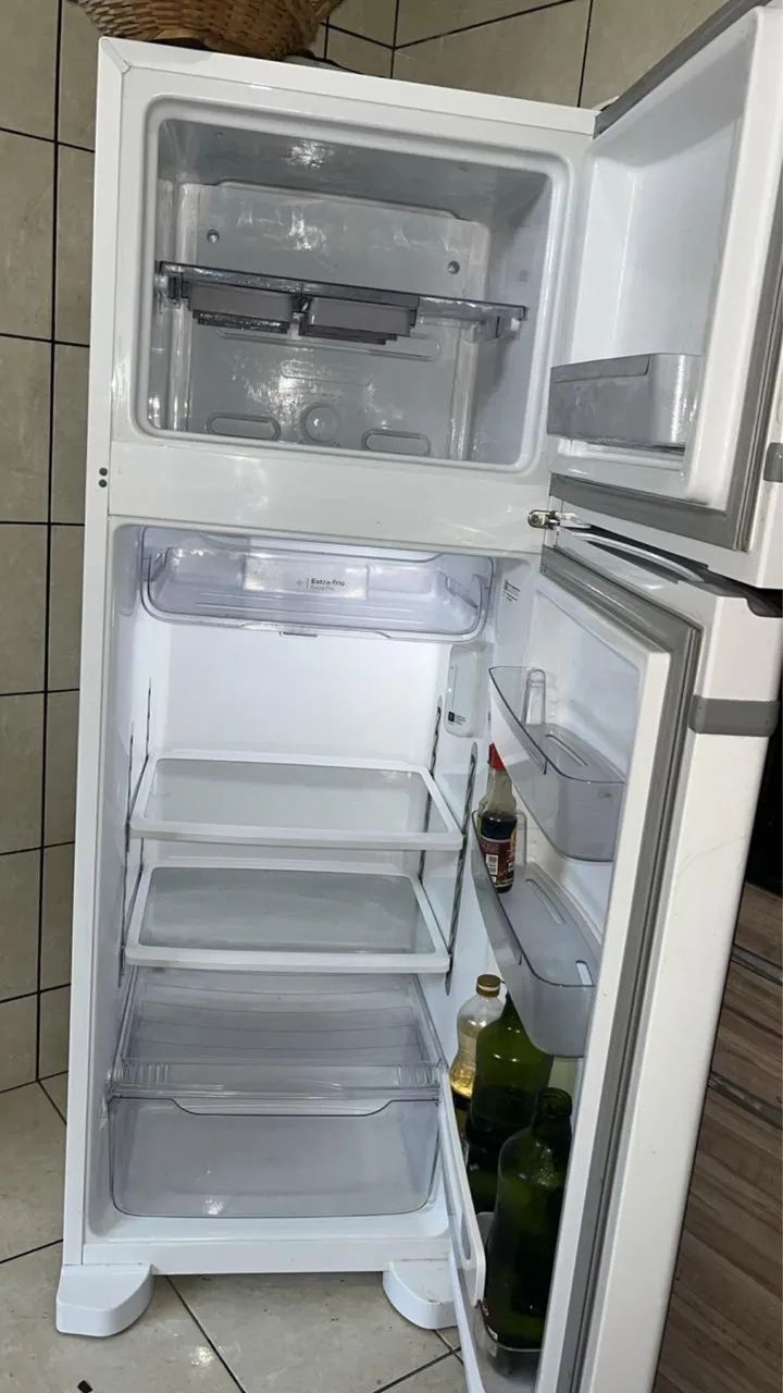 Geladeira cônsul 340 Lt semi nova  - Foto 3