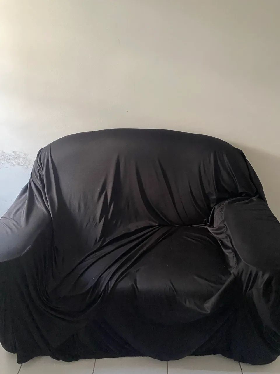 2 sofás (1 pequeno e 1 grande) 