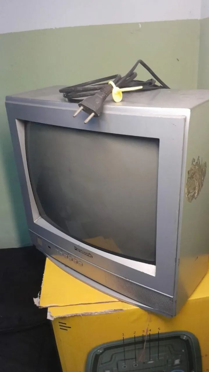 TV Panasonic 14 Polegadas de Tubo (CRT) - Excelente para uso geral e games retro