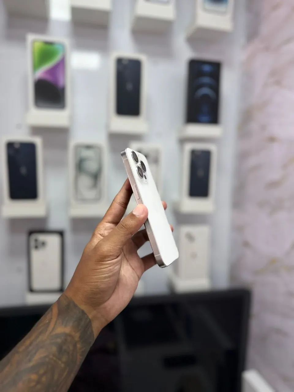 IPHONE 15 PRO 128GB<br>R$ 2.399,00 MUITO LINDO - Foto 2